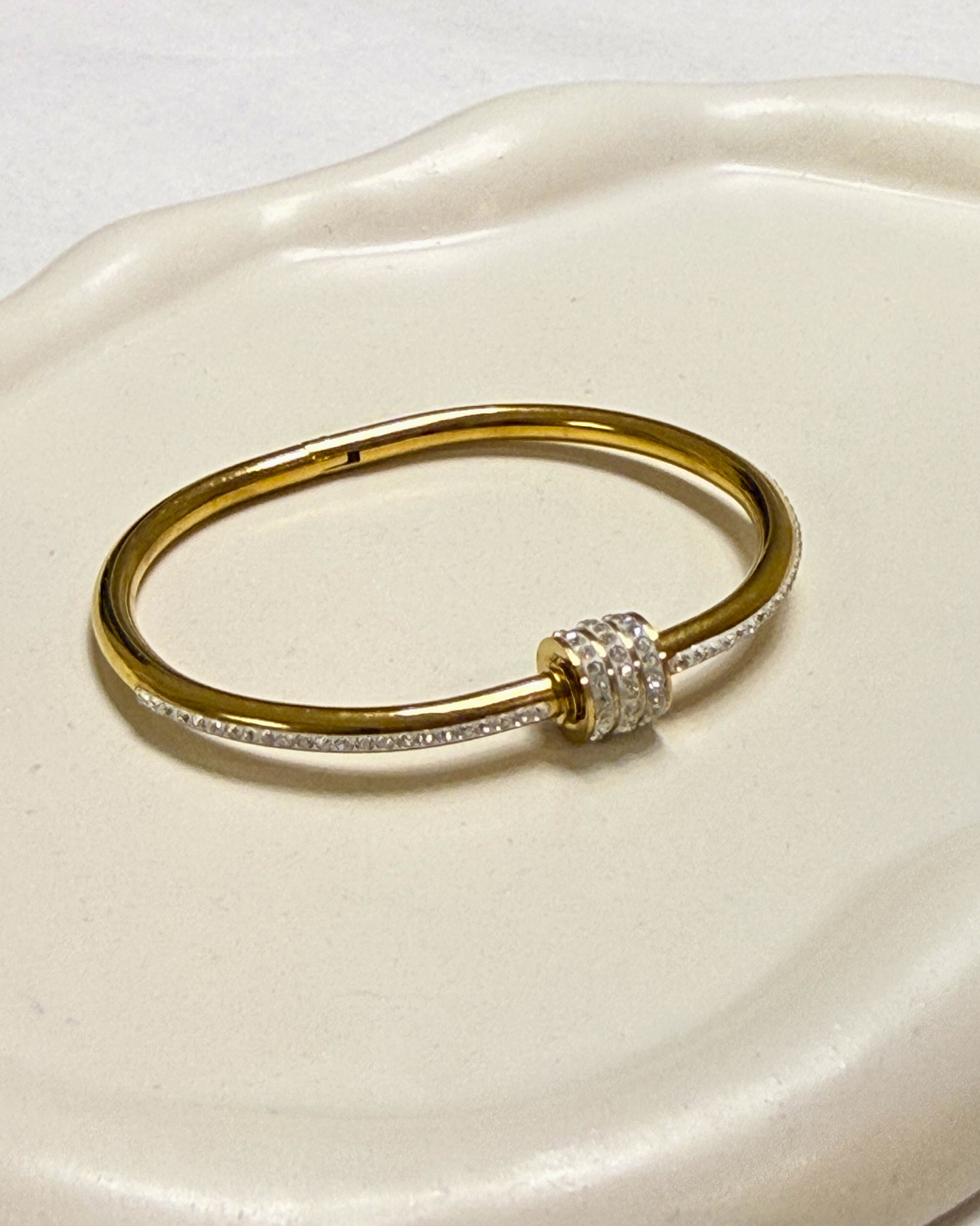Gold Round Zirconia Bangle