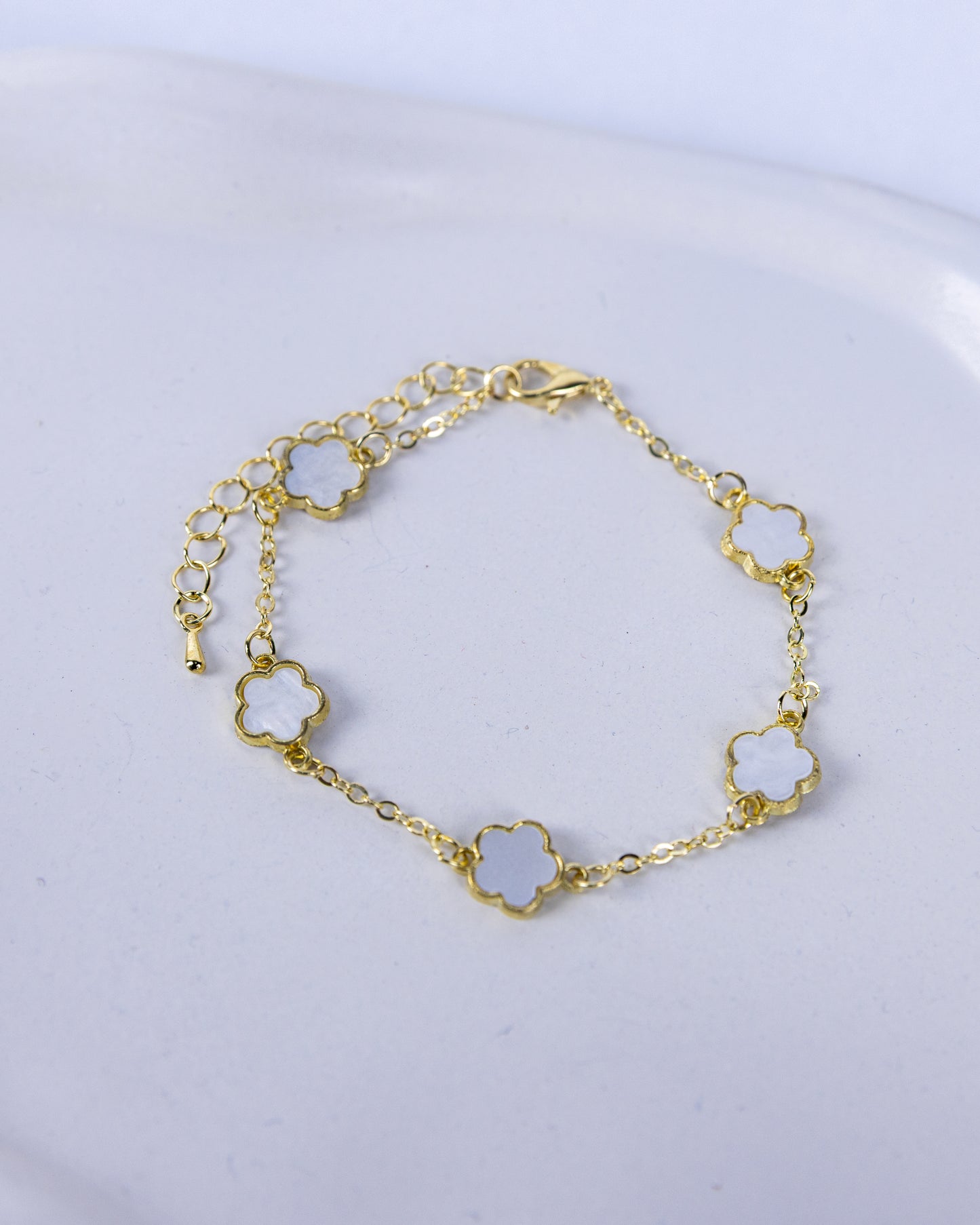 Elegant Lucky Flower White Bracelet