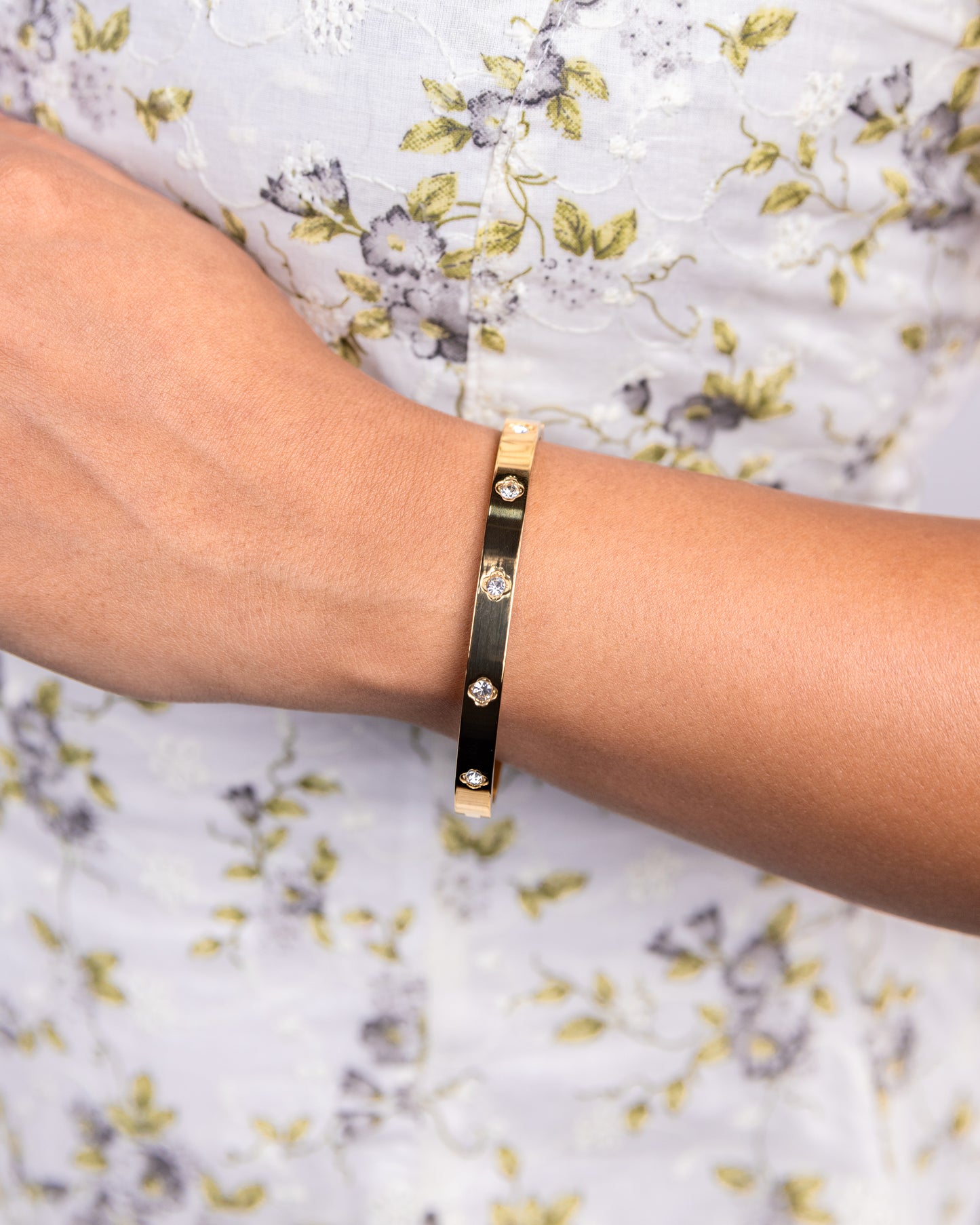 Gold Plated Four-Leaf Diamonds Bangle