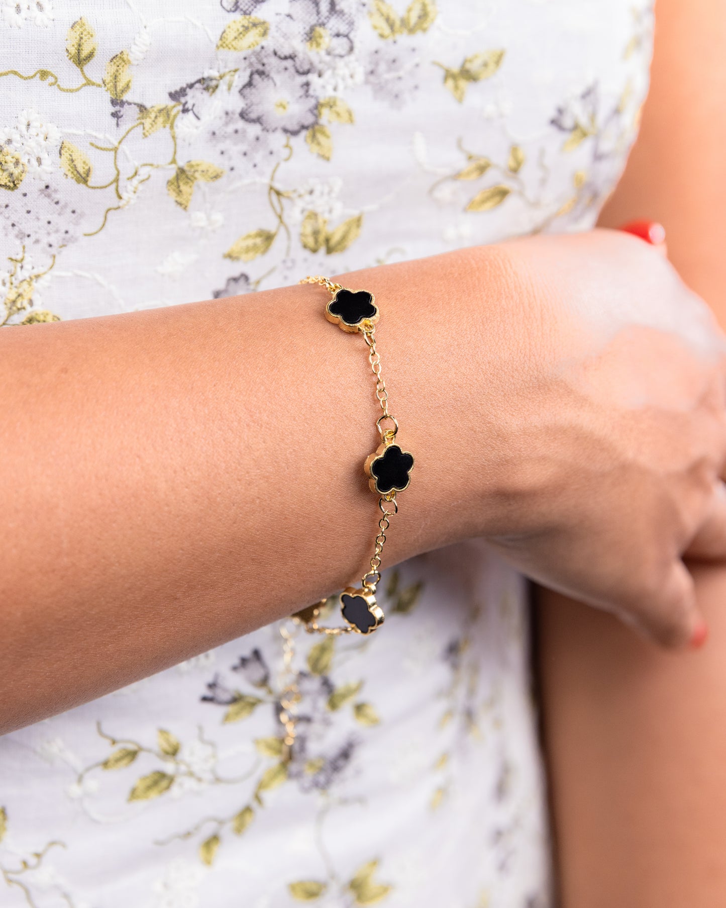 Elegant Lucky Flower Black Bracelet