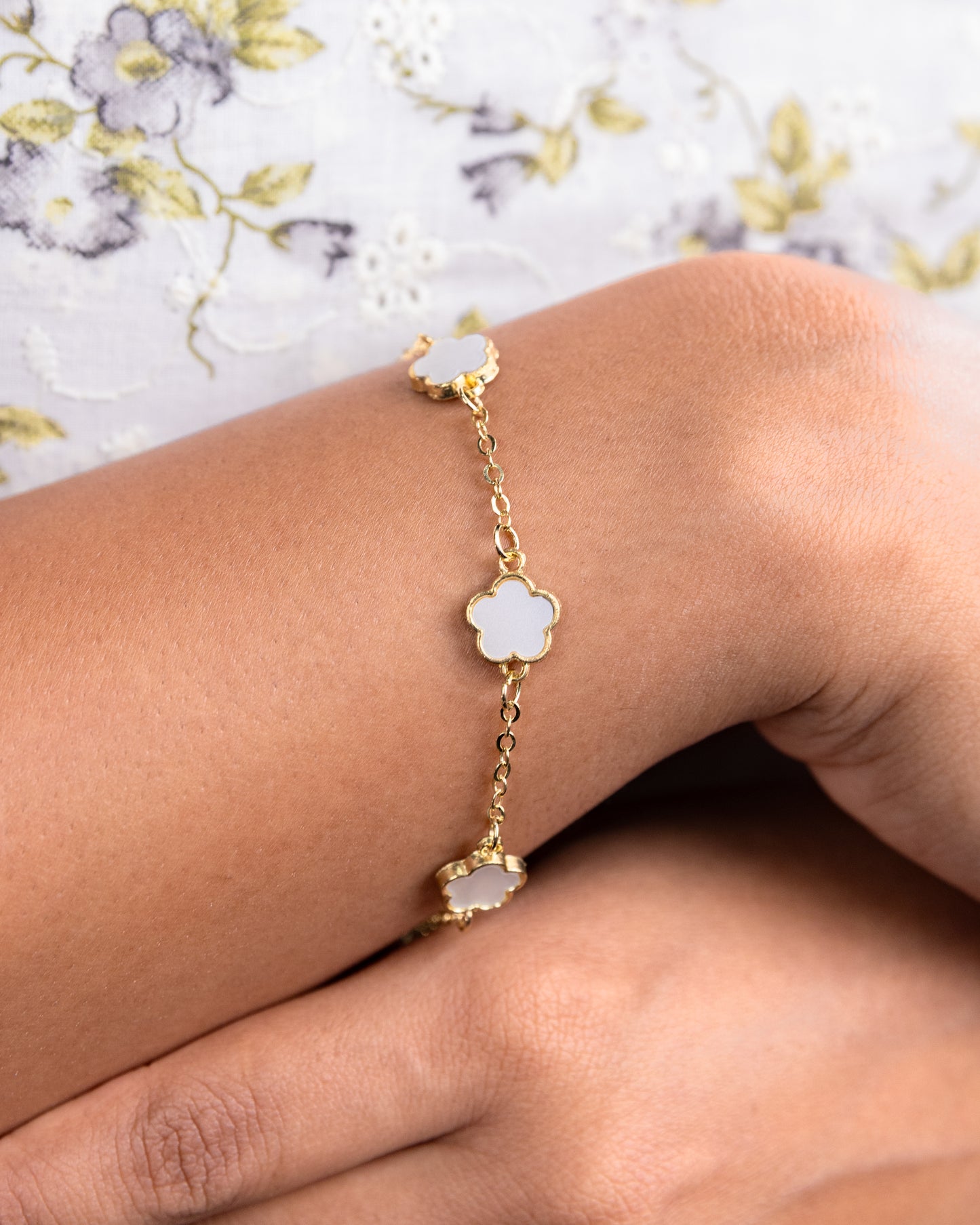 Elegant Lucky Flower White Bracelet